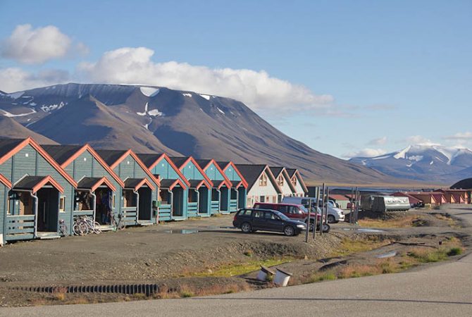 Conheça Longyearbyen, o destino na Noruega onde a morte é proibida