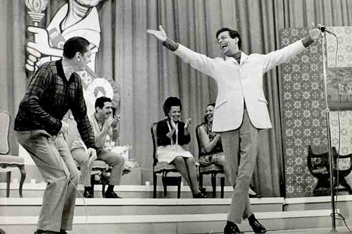 Não demorou para conquistar seu primeiro contrato fonográfico. A partir daí, iniciou uma trajetória que o levaria a se tornar um dos maiores ídolos da época de ouro da música brasileira. 
