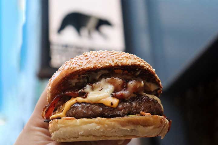3º lugar: Black Bear Burger, também de Londres, destaque pela proposta gourmet e ingredientes premium.
