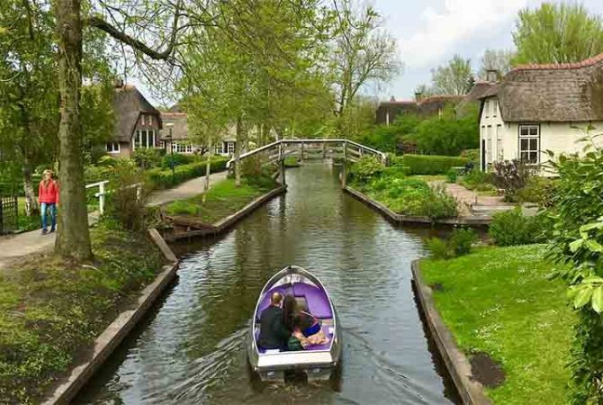 Conheça Giethoorn, a cidade holandesa onde os carros não têm vez