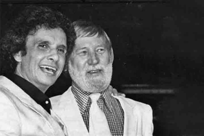 Maestro, arranjador e trombonista Ray Conniff 