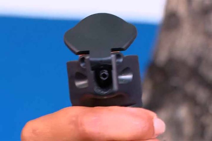 Governador do RJ sanciona lei que libera venda de spray de pimenta para mulheres