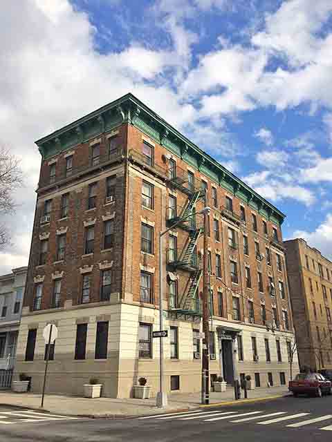 A área da Avenida Arthur, por sua vez, é conhecida como a verdadeira “Little Italy” (