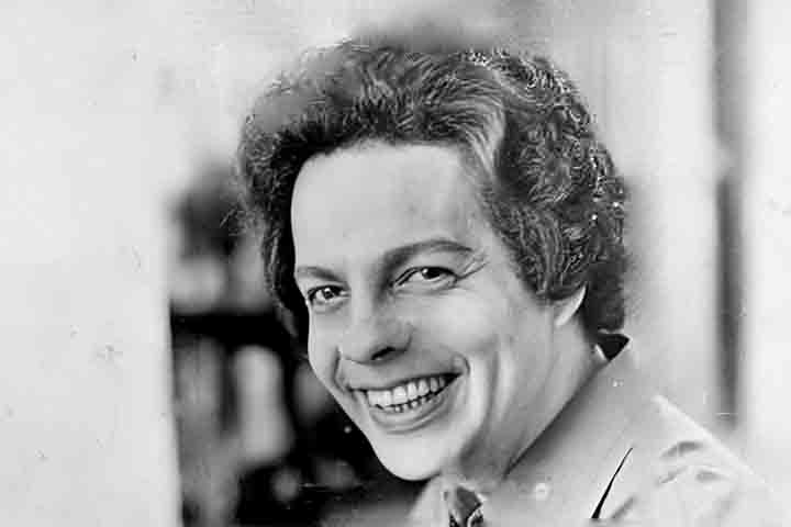 Nascido em Niterói, em 10 de fevereiro de 1931, ele cresceu em uma família profundamente ligada à música. Seus parentes tocavam em bandas e orquestras, e desde cedo ele se conectou com repertórios que iam do samba-canção às influências norte-americanas que chegavam pelo rádio. 
