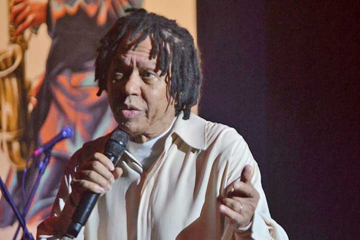 Djavan lança novo disco