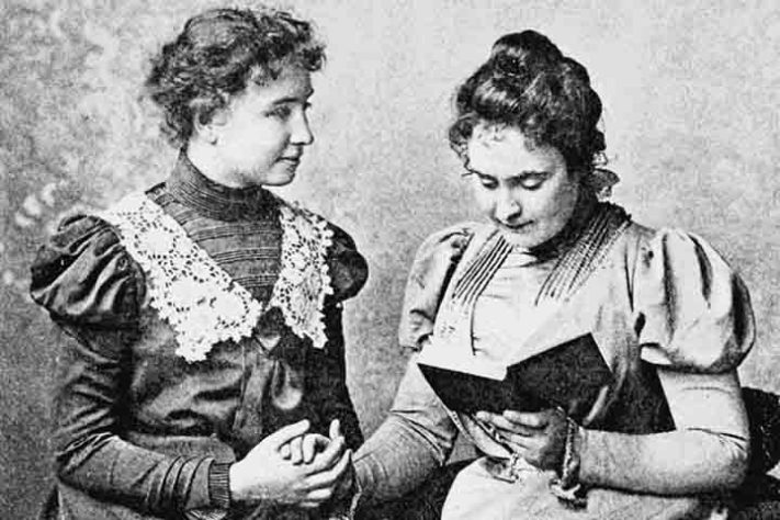 Helen Keller, a escritora surdo-cega que conquistou um bacharelado