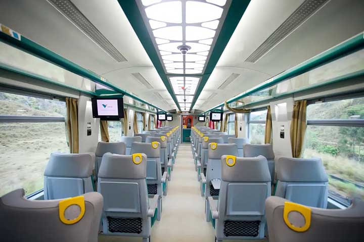 Os vagÃµes contam com ar-condicionado, monitores de vÃ­deo, sistema de entretenimento, detectores de fumaÃ§a e bebedouros refrigerados. 
