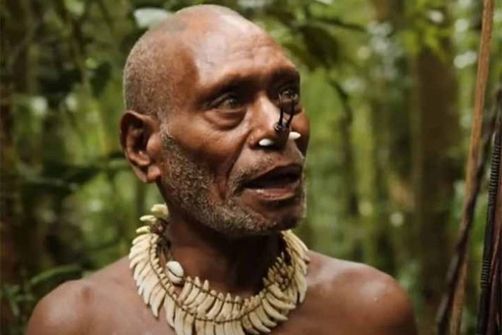 Tribo dos Korowai, povo recluso na floresta tropical da Papua, Indonésia - Reprodução de Youtube