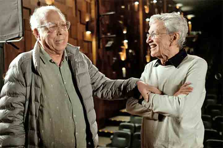 Macalé também fez trabalhos importantes com Gal Costa, Maria Bethânia, Paulinho da Viola, Caetano Veloso e outros artistas que, como ele, transitaram entre a tradição e a invenção, reforçando sua posição como figura fundamental da música brasileira.
