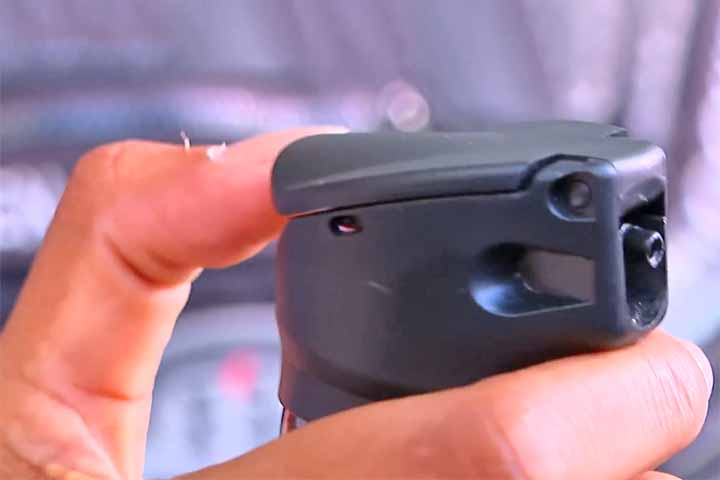 Por isso, mulheres que adquirirem o produto devem se informar sobre técnicas de aplicação segura e sobre os locais em que seu uso é permitido. 
