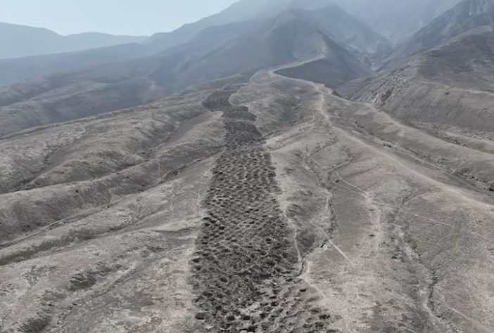 Monte Sierpe - Estudo desvenda mistétio dos 5.200 buracos nos Andes peruanos | Reprodução/YouTube