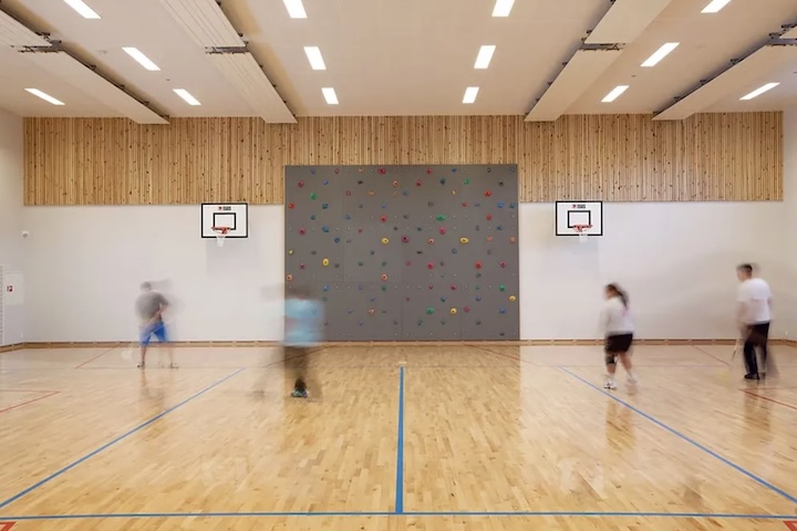 Em entrevista ao The Guardian, o diretor Are Høidal disse que o ambiente foi pensado para ser claro e acolhedor. 