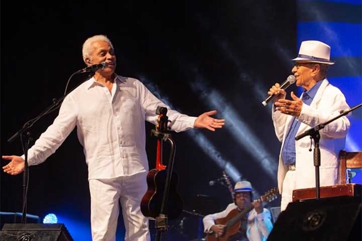 Chegou a estudar contabilidade e trabalhar em banco, mas se dedicou inteiramente à música após o sucesso de suas composições. Além disso, também se dedicava à marcenaria, como um hobby, mas a falta de tempo o impediu de continuar.