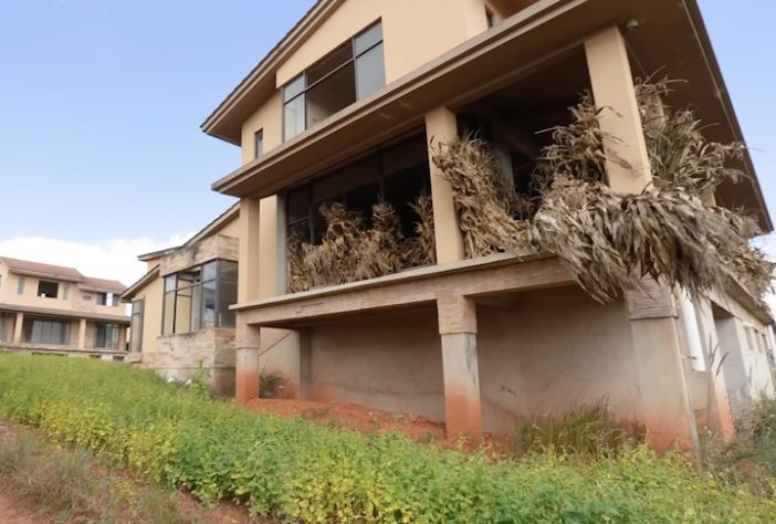 Vila com mais de 100 mansões de luxo abandonadas chama a atenção em província da China - Reprodução/YouTube