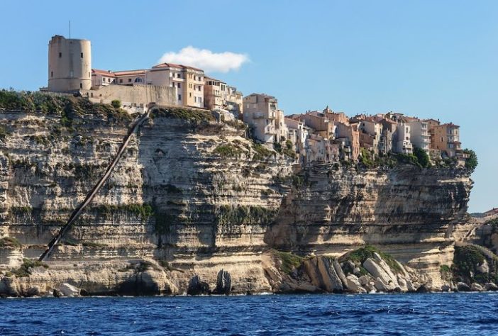 Bonifacio, Costa de Córsega - Myrabella/Wikimedia Commons/CC BY-SA 3.0