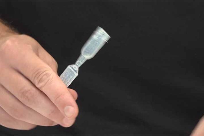 Colírio para reduzir uso de óculos