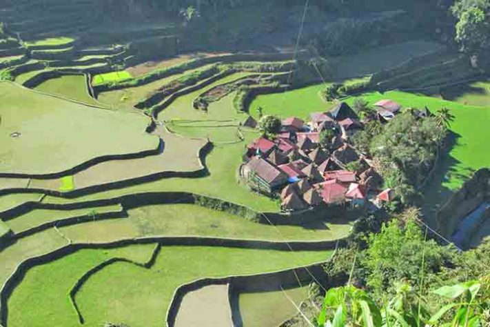 Os Terraços Esmeralda da Cordilheira circundam a vila de Bangaan, perto de Banaue, Ifugao - Terraços de arroz de Banaue,Província de Ifugao, Filipinas - Dan Lundberg /Wikimédia Commons