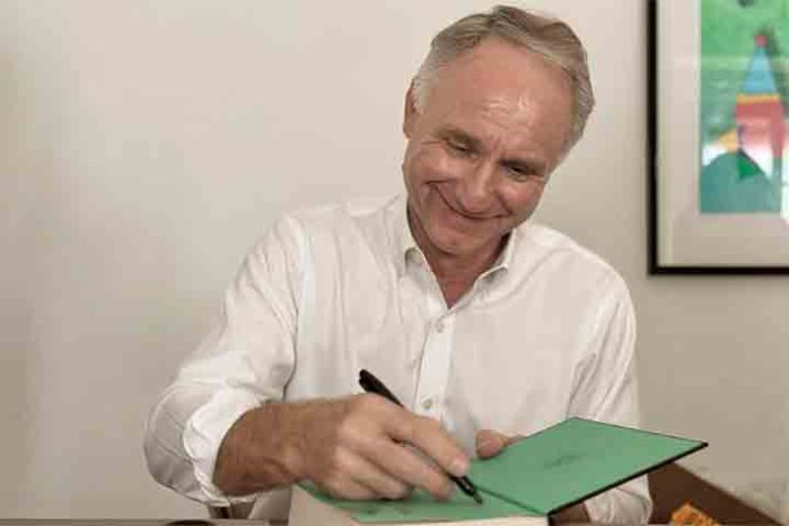 Perfil do escritor Dan Brown