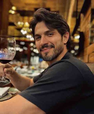 Ator e modelo Romulo Estrela 