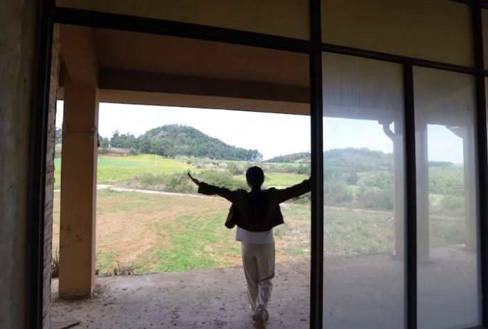 Vila com mais de 100 mansões de luxo abandonadas chama a atenção em província da China - Reprodução/YouTube