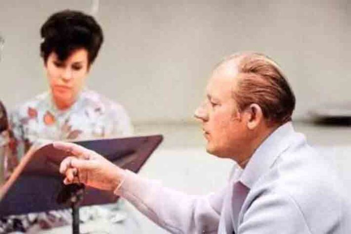 Maestro, arranjador e trombonista Ray Conniff 