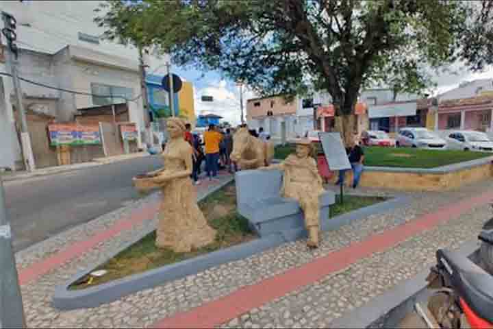 Além disso, a região possui um solo rico em argilas vermelhas e cinzentas, o que impulsiona a indústria cerâmica local. 