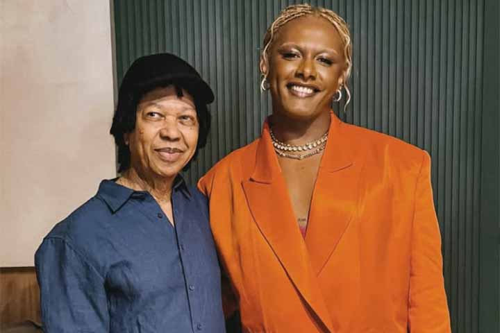 Durante a premiaÃ§Ã£o, a cantora revelou sua maior inspiraÃ§Ã£o musical, Djavan: 