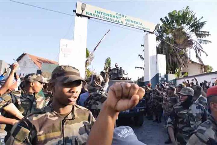 Exército - Pedra preciosa de 300 kg foi encontrada no palácio presidencial de Madagascar - reprodução do Youtube Canal FRANCE 24