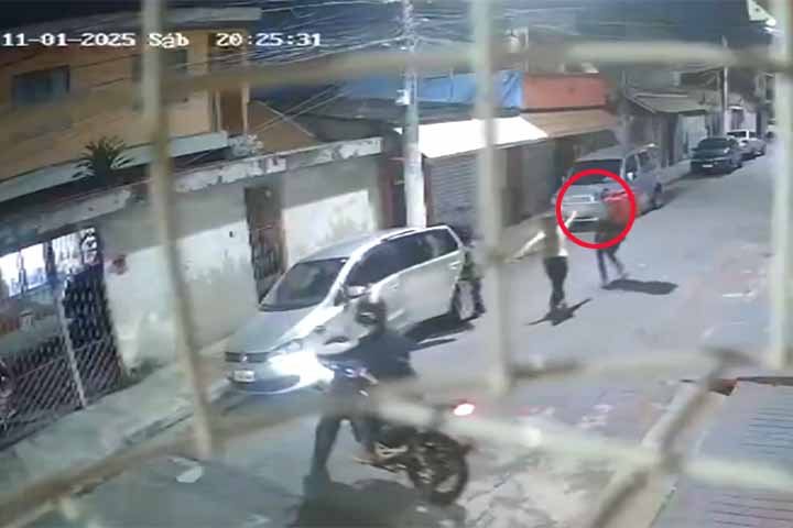 No início de novembro, a universitária Beatriz Munhos foi baleada em Sapopemba, na zona Leste de São Paulo, depois de reagir a um assalto espirrando gás de pimenta no criminoso. 
