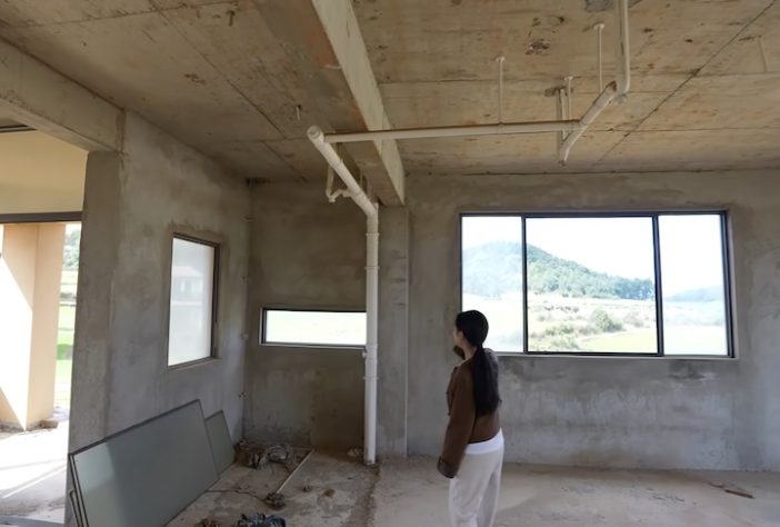 Vila com mais de 100 mansões de luxo abandonadas chama a atenção em província da China - Reprodução/YouTube