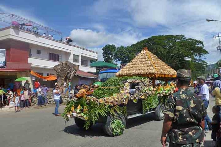 Ifugao, Carro alegórico do desfile do Dia de Ifugao - Terraços de arroz de Banaue,Província de Ifugao, Filipinas - Reprodução do Flickr Rochita Loenen