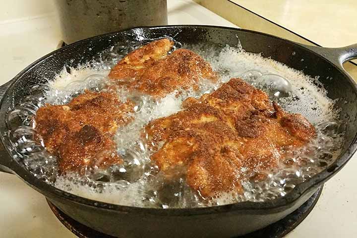 É valorizada para frituras em alta temperatura, como pastéis e torresmo, pois suporta o calor sem perder suas propriedades ou oxidar facilmente.