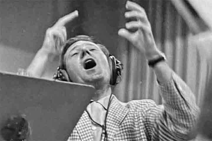 Ele trabalhou com nomes importantes como Bunny Berigan, Artie Shaw e Harry James, experiência que lapidou sua habilidade para combinar precisão técnica e sensibilidade melódica - duas marcas de sua obra futura.
