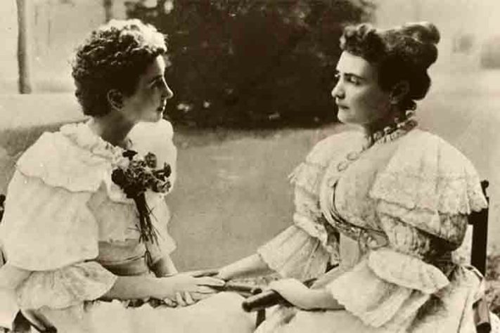 Helen Keller, a escritora surdo-cega que conquistou um bacharelado