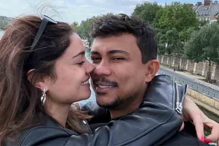 Atualmente, Xamã namora com a atriz Sophie Charlotte, sua parceira nos bastidores e também em cena na novela “Renascer” e que também está no elenco de “Três Graças”.