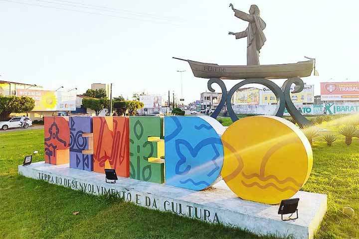 Mas Penedo não vive apenas de seu passado. A cidade vibra com festas populares e manifestações culturais que traduzem a alma do povo alagoano. 
