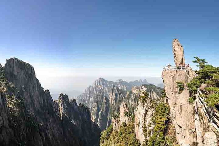 Vista do Pico Feilai - Pico Tiandu: trilha de 3.888 degraus, Huangshan, China - Carlos Adampol Galindo/Wikimédia commons