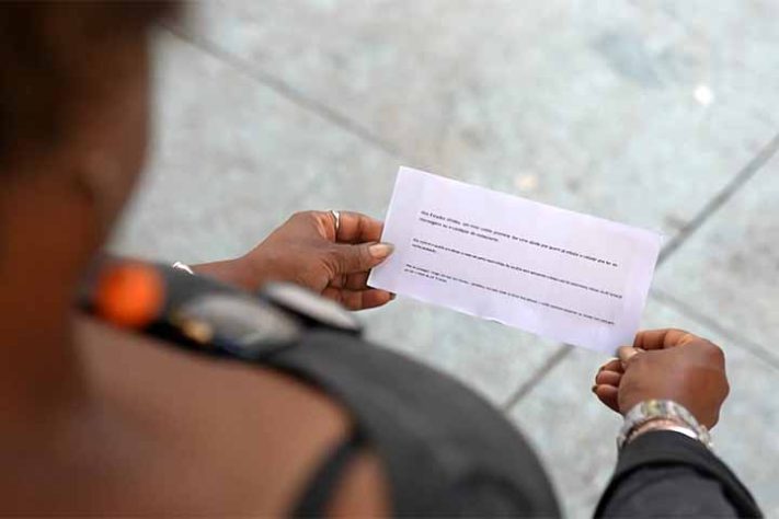 Colírio para reduzir uso de óculos