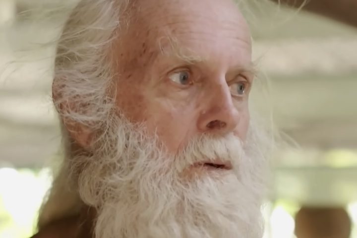 Durante, ele anos viveu totalmente desconectado da tecnologia. “O mundo lá fora está barulhento demais. Aqui eu escuto o vento, o mar e os pássaros. Não há preço para isso