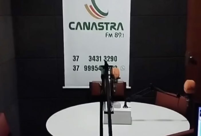 Locutor critica obra de restauração da Santa Ceia e é agredido por padre ao vivo - Reprodução/YouTube 