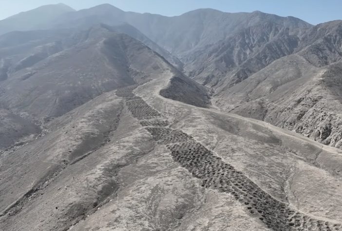 Monte Sierpe - Estudo desvenda mistétio dos 5.200 buracos nos Andes peruanos | Reprodução/YouTube