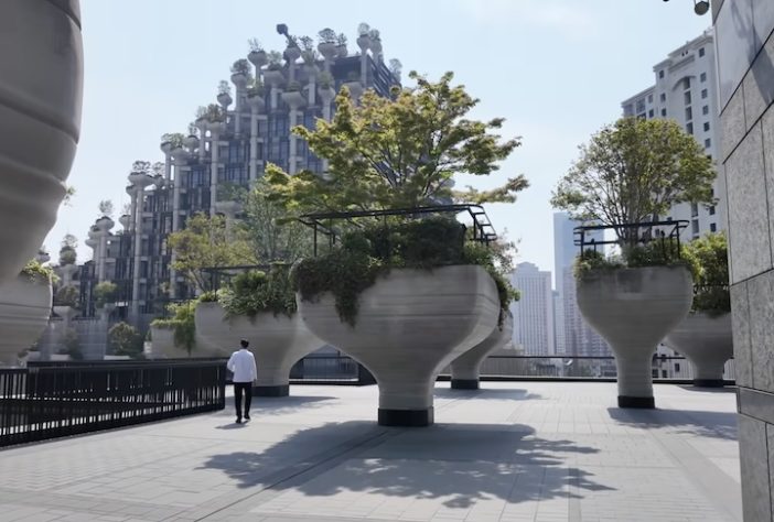 'Sky Gardens', Megacomplexo com mil árvores em colunas chama a atenção em Xangai, na China - Reprodução/YouTube