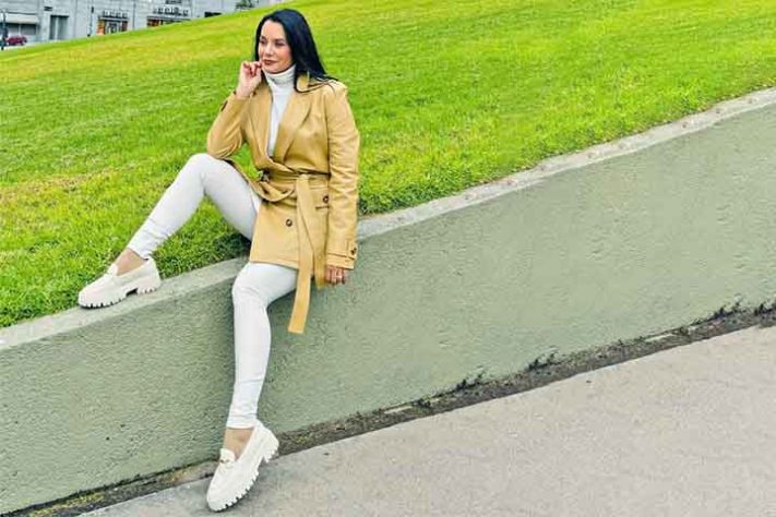 Atriz Mônica Carvalho é premiada no Ângel Film Award 2025