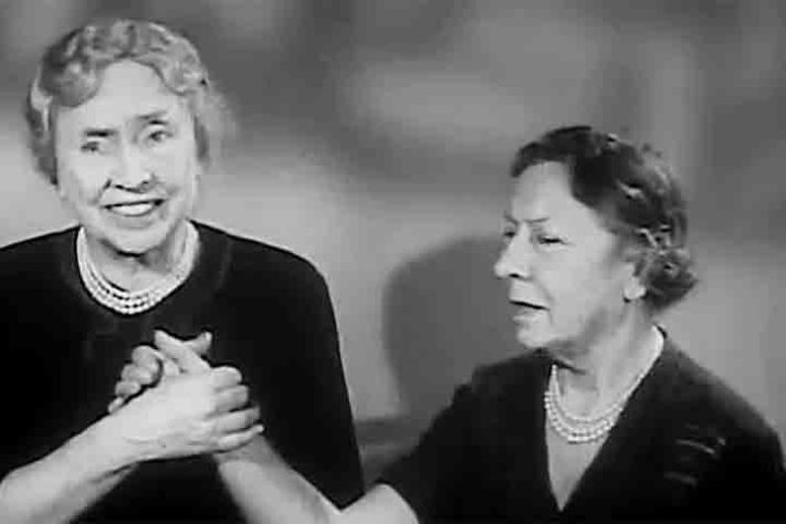Helen Keller, a escritora surdo-cega que conquistou um bacharelado