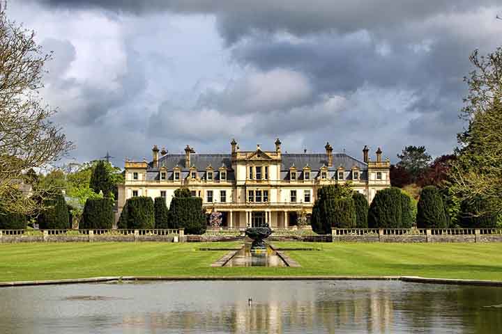 Em 1990, foi criada a primeira Reserva Natural Marinha do Reino Unido, da qual Skomer fazia parte, e em dezembro de 2014 foi reclassificada como Zona de ConservaÃ§Ã£o Marinha. 