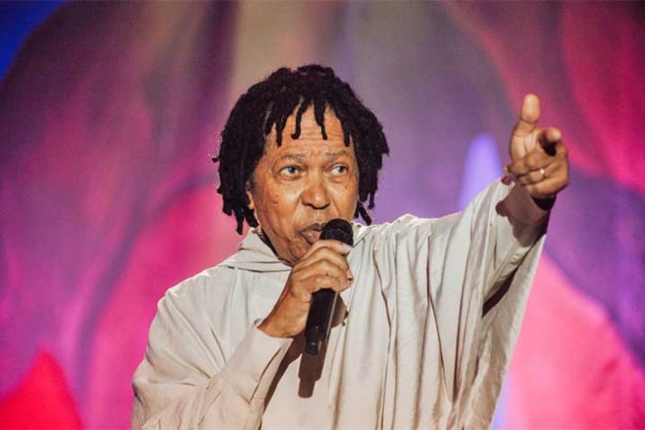 Djavan lança novo disco