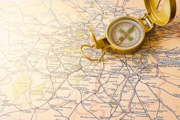 Mapa, bússola - Freepik