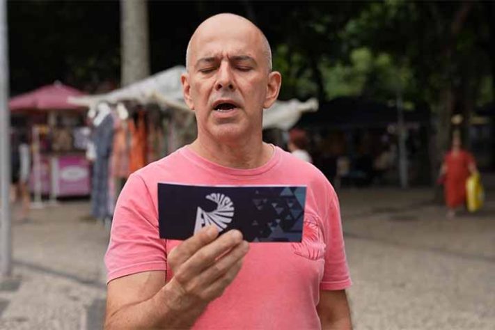 Colírio para reduzir uso de óculos