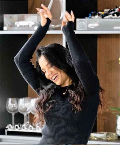 Atriz Mônica Carvalho é premiada no Ângel Film Award 2025