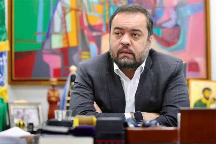 Governador do RJ sanciona lei que libera venda de spray de pimenta para mulheres